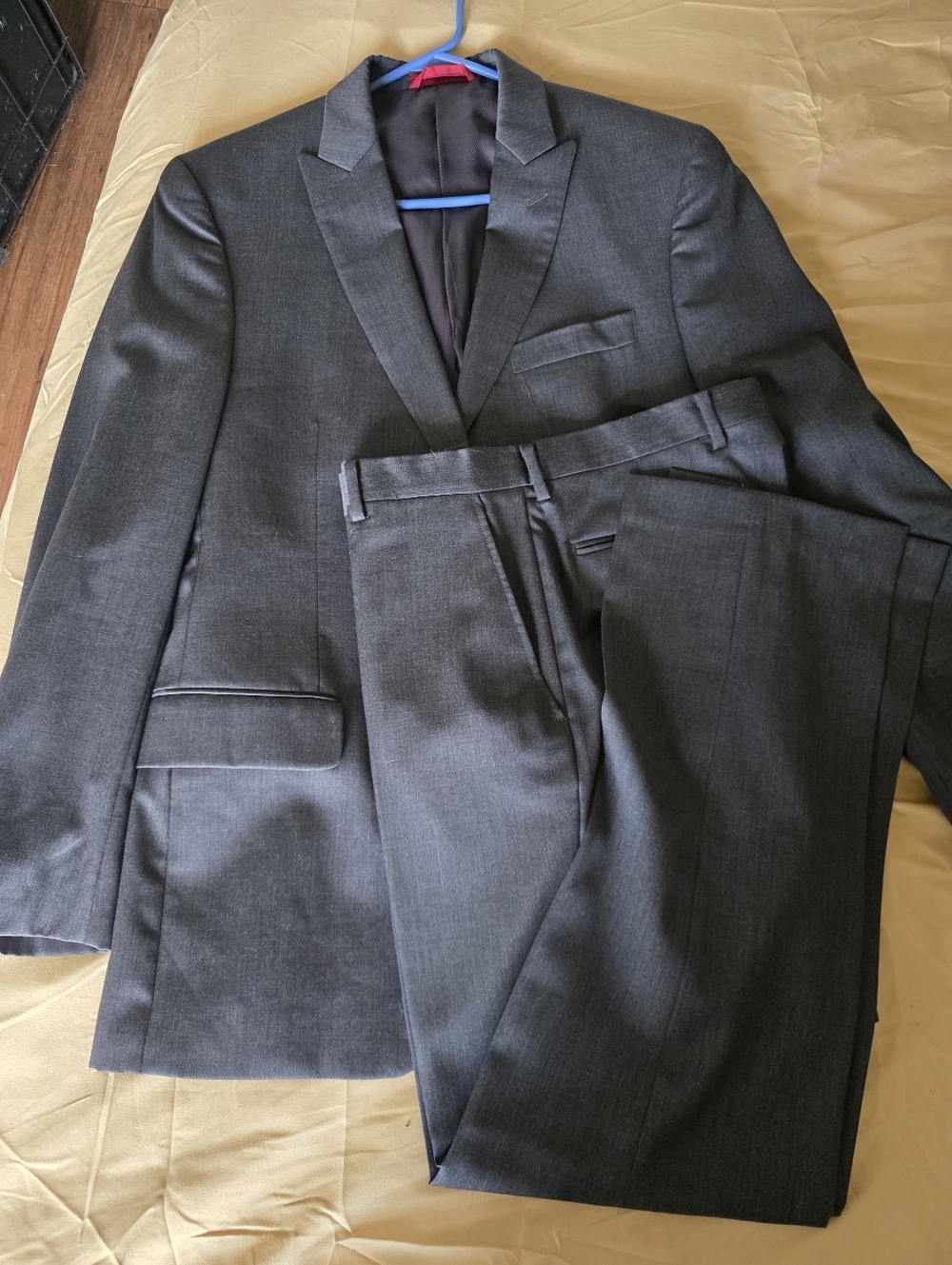 Alfani Men’s 2-Piece Gray Suit – 40R Jacket, 31x31 - Tailored. 100% Wool